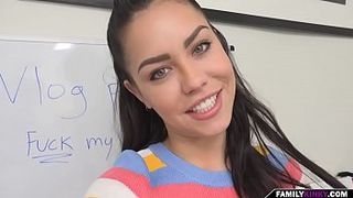 Брат помог сестре раскрутить блог с помощью родственной ебли на камеру